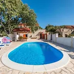 The Grandfather Heated Pool Retreat *
