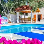 The Grandfather Heated Pool Retreat