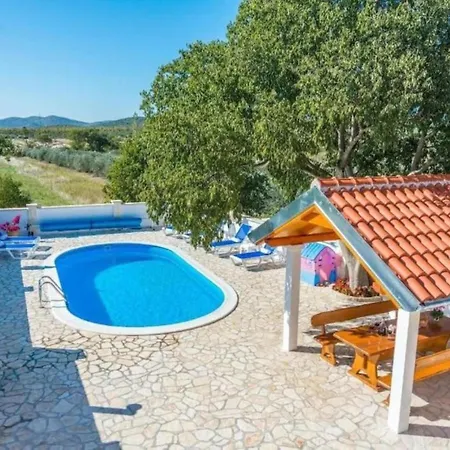 The Grandfather Heated Pool Retreat Дом отдыха Задар