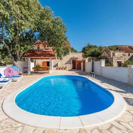 The Grandfather Heated Pool Retreat *