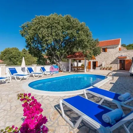 The Grandfather Heated Pool Retreat *