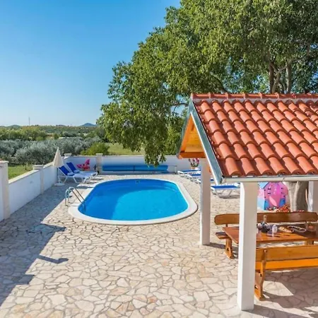 The Grandfather Heated Pool Retreat Дом отдыха