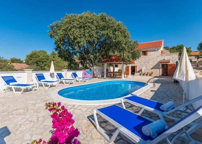The Grandfather Heated Pool Retreat *